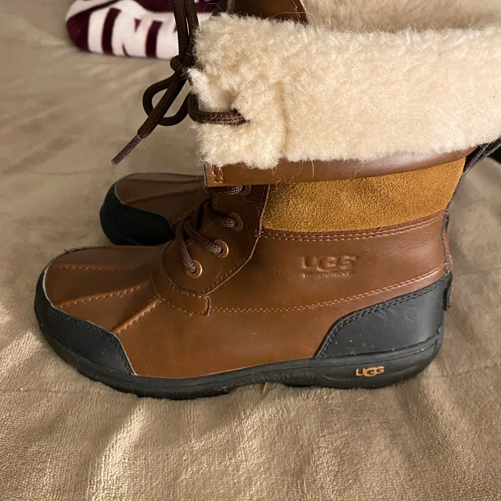 Ugg - Picture 3 of 4